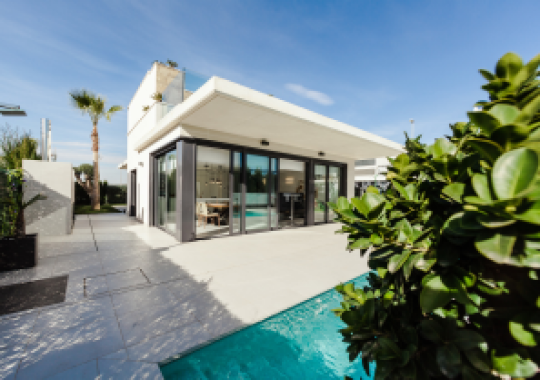 Какой-то дом с басейном