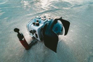 Камера (подводная?).